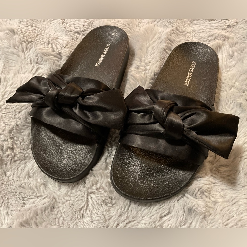 Steve Madden Black Sandals Slides Silky Satin Bow Size 7 EUC